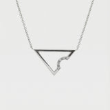 delta-shaped necklace in white gold